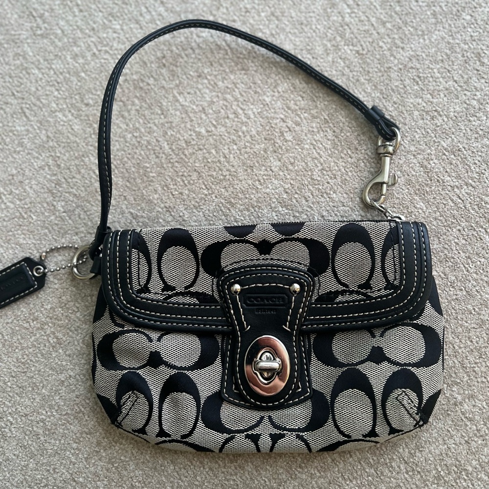 EUC Coach LEGACY Signature Jacquard Turnlock Wristlet Clutch Wallet pouch Purse